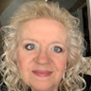 Meet your Posher, Carolyn